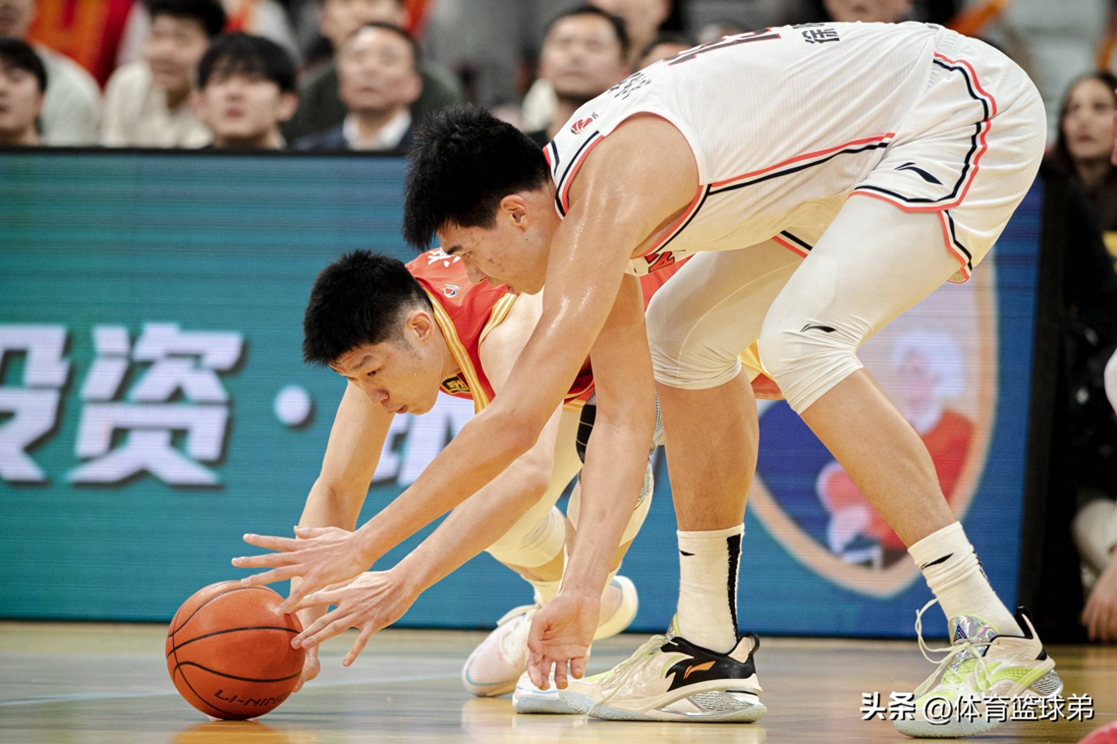 中欧娱乐 -包含转折点国际米兰再遭质疑，CBA季后赛关键时刻攻防权衡，话题不断，资深球员宣示担当的词条