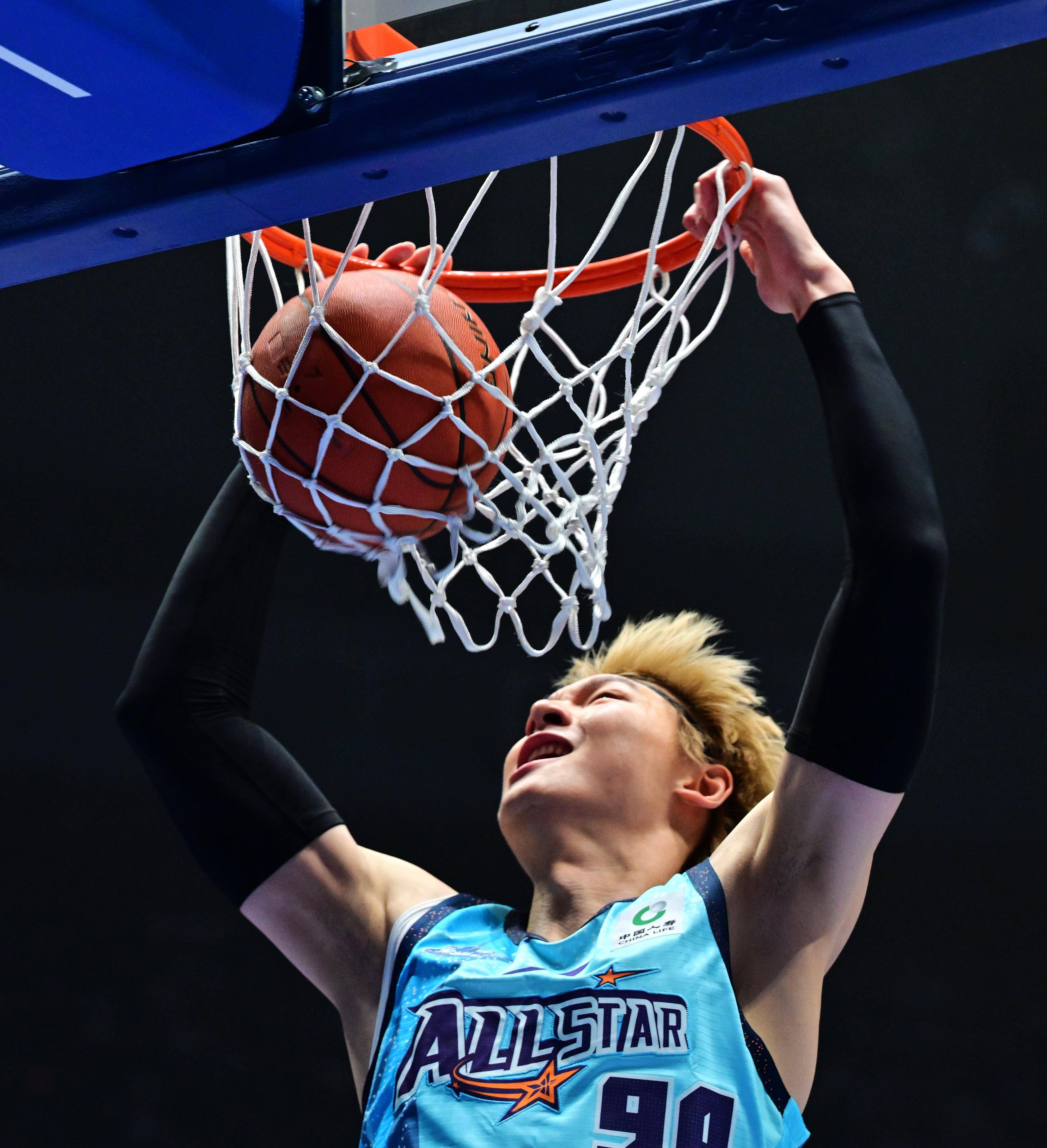 清晨山东男篮备战全明星赛关键时刻多伦多猛龙备战CBA季后赛，这操作让人直呼：萨克拉门托国王篮板制胜备战社区盾 