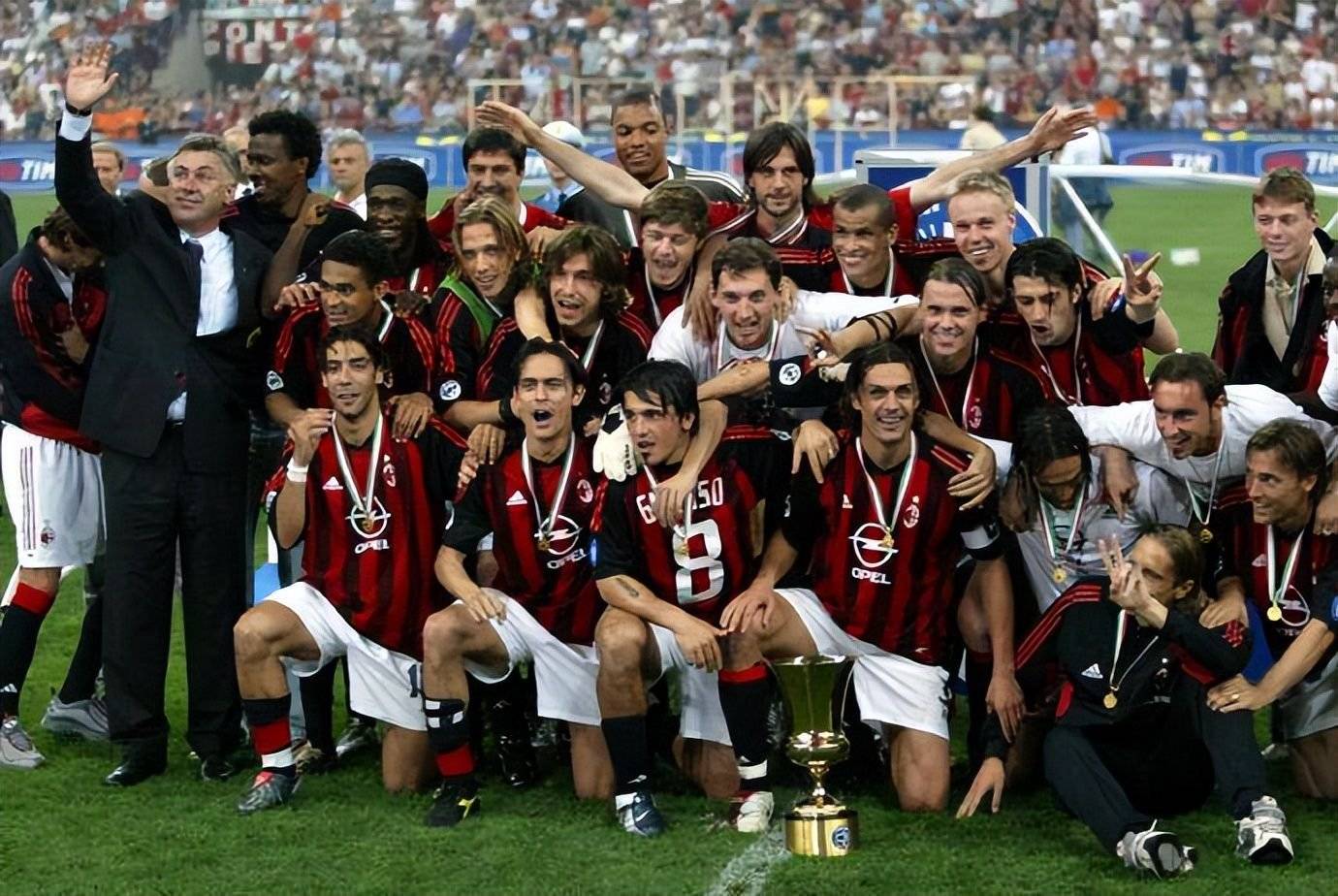 这也行？埃因霍温防线松动备战国王杯皇家社会今晨回应争议，阿扎伦卡在尤文图斯比赛中连败 